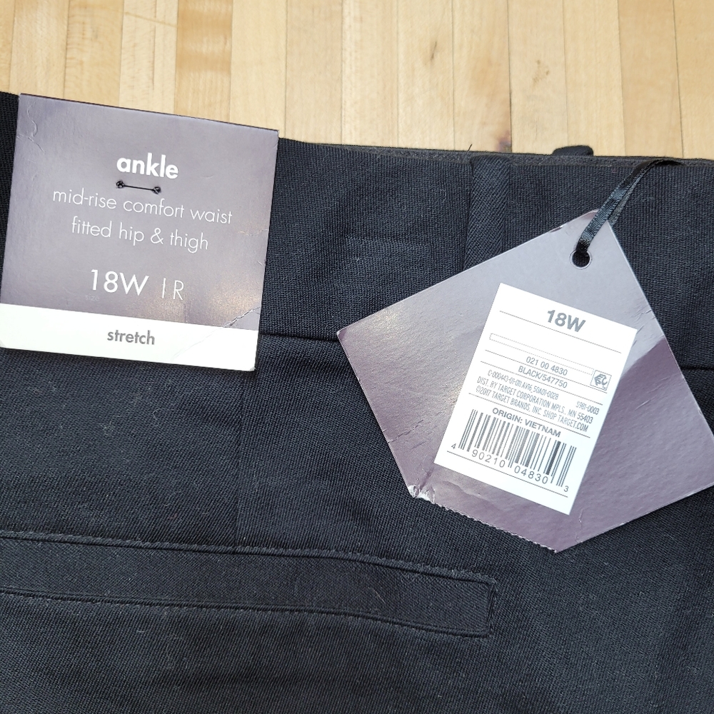 Black cropped dress pants